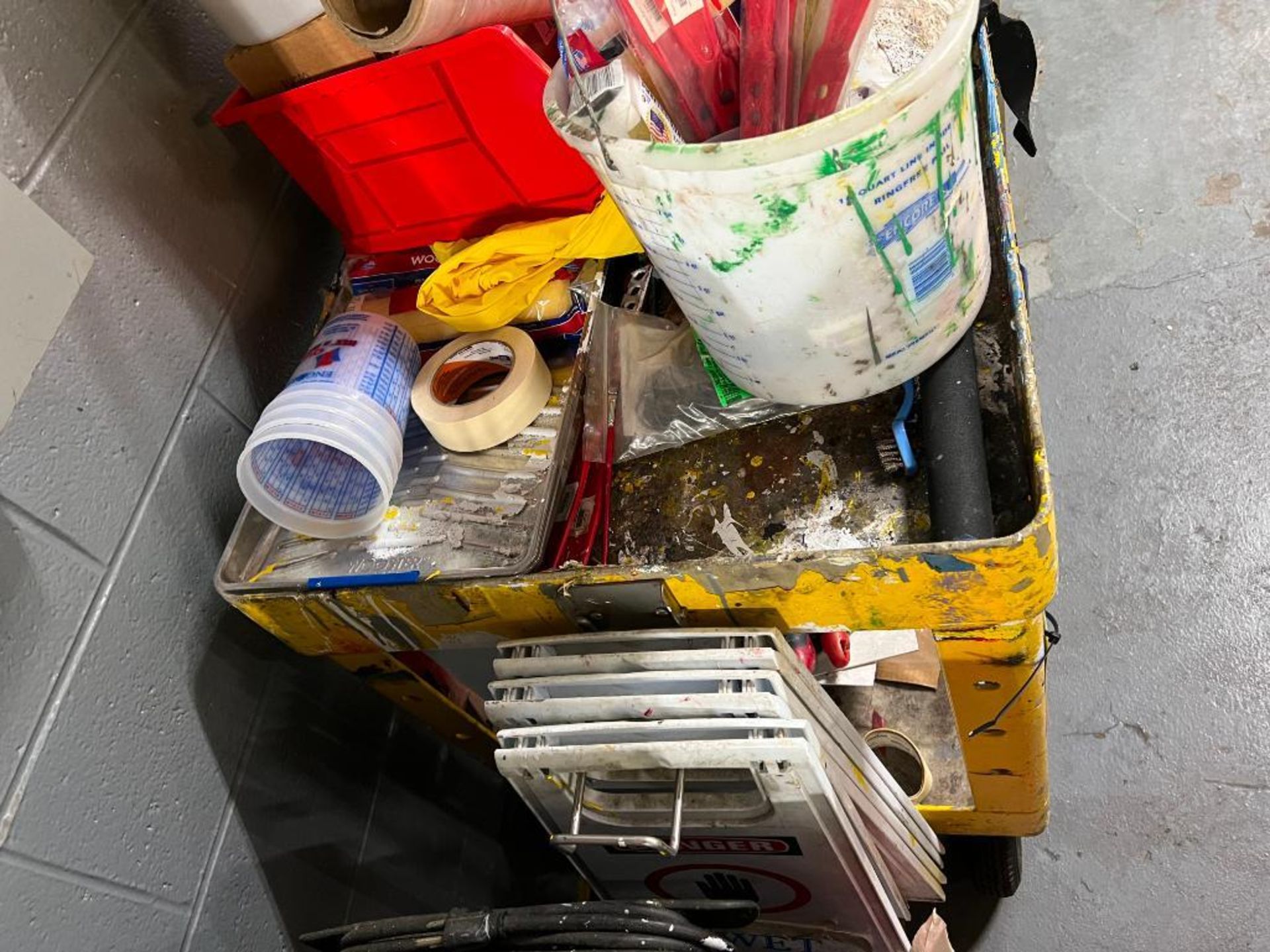 Rubbermaid cart with contents - Image 12 of 21