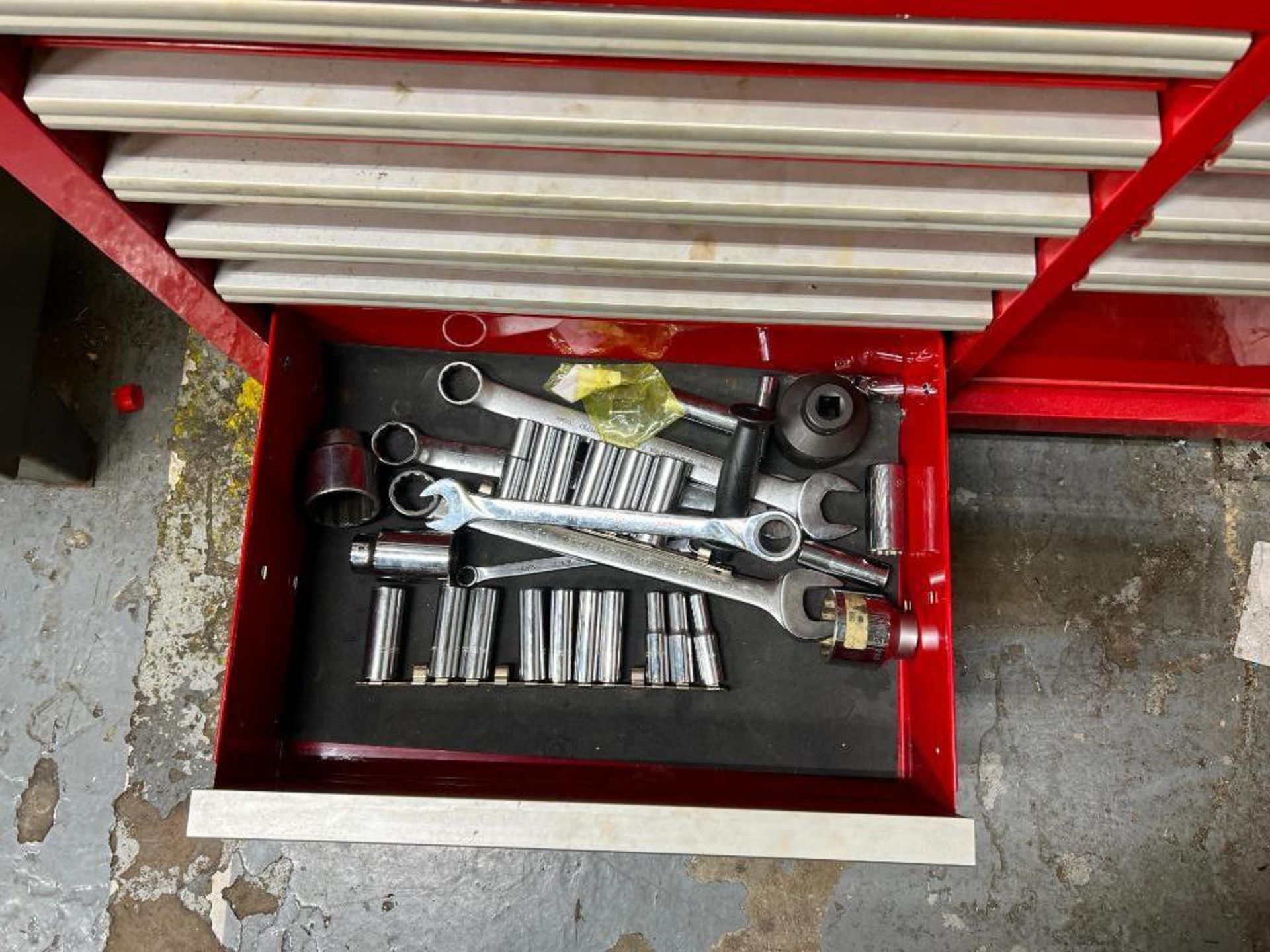 Westward 22-drawer rolling tool box - Image 17 of 18