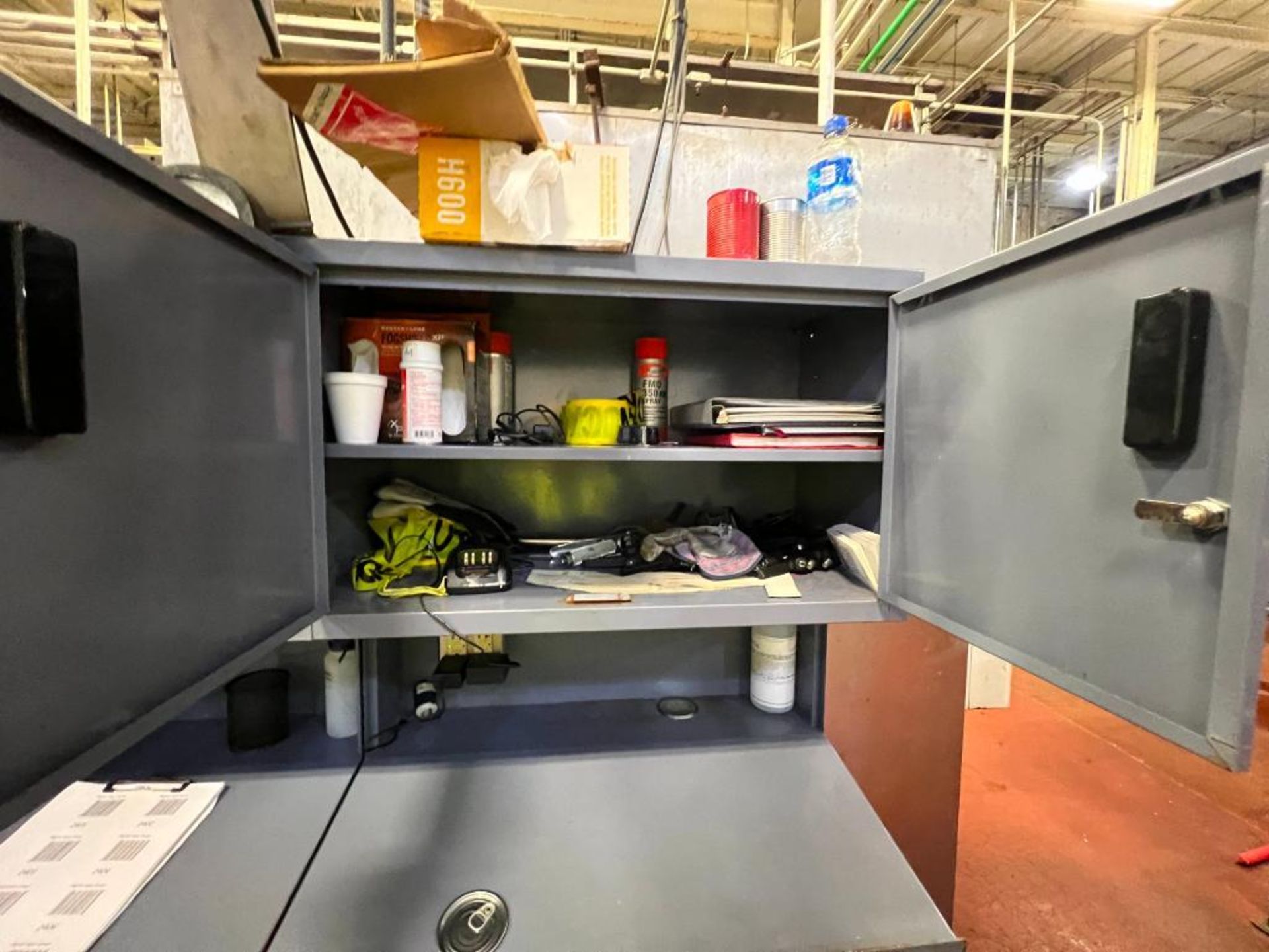 gray mild steel shop workstation with contents - Image 8 of 22