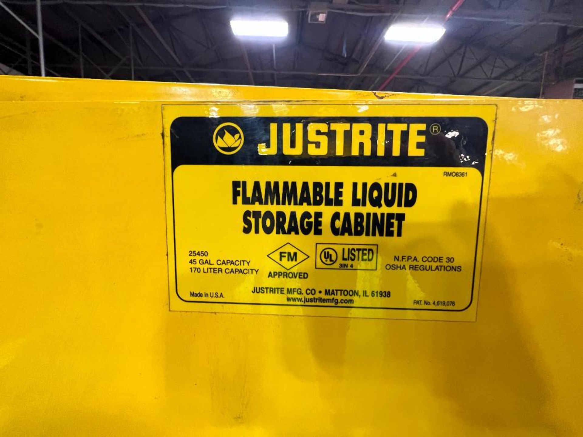 Justrite 2-door flammable liquid storage cabinet, 45-gallon capacity, 43 in. x 18 in. x 66 in. - Image 4 of 4