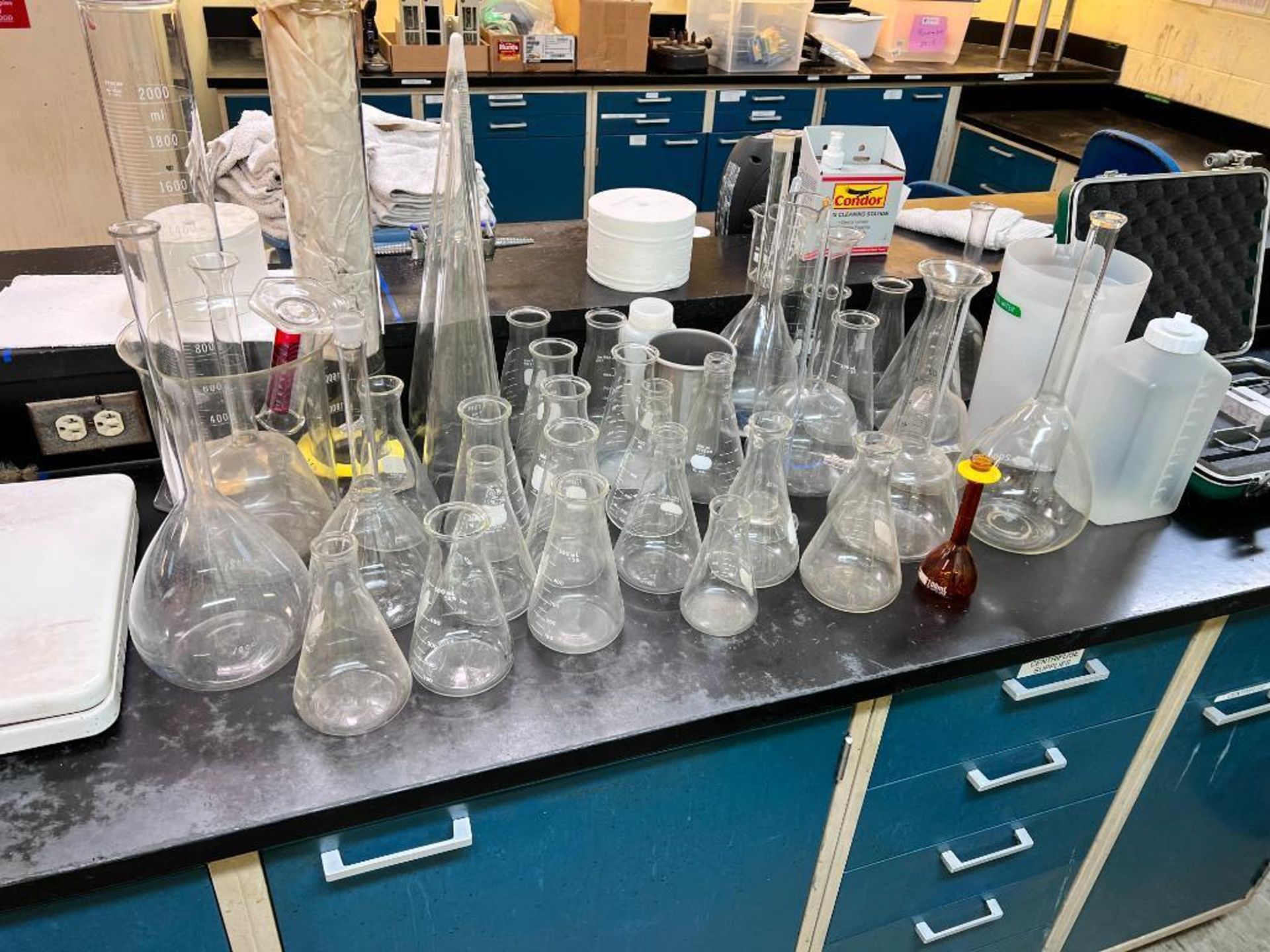 contents of counter including laboratory glass, and analog pull scale - Image 2 of 7