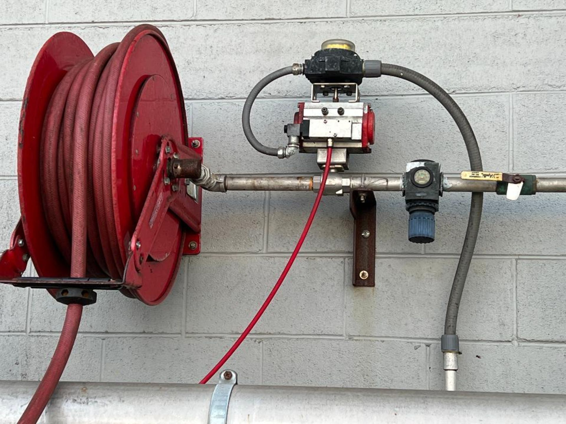 (2) Reelcraft hose reels with pneumatic hoses, includes valves and actuators - Image 5 of 6