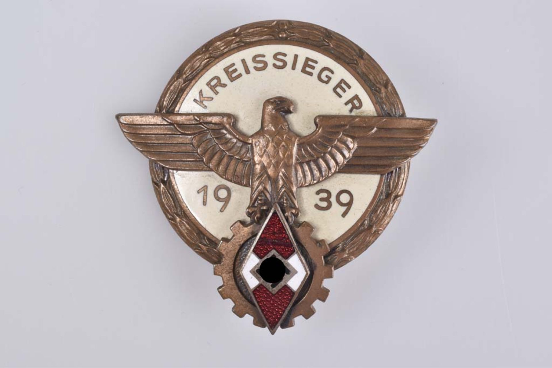 Abzeichen Kreissieger im Reichsberufwettkampf 1939 Buntmetall, rückseitig Herstellerb