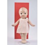 Kewpie Puppe Masse, Kurbelkopf, gemaltes Gesicht, bewegliche Arme, Stehkörper, mit le