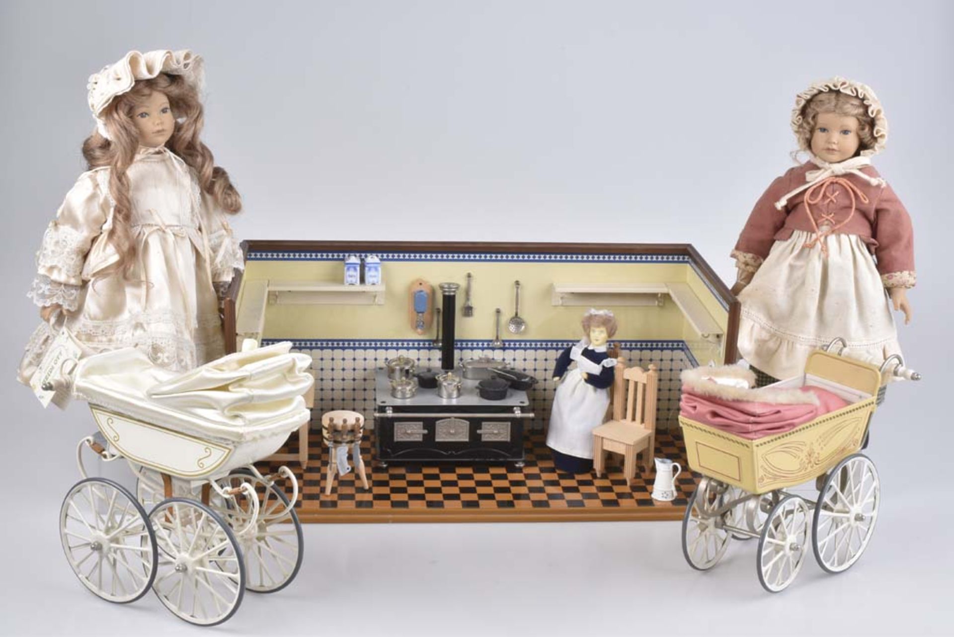 MÄRKLIN Puppenküche + Heidi Ott Puppen mit Puppenwagen Historische Puppenküche 1604