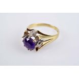 Amethyst Ring 585 GG/ WG, zentrealer Amethyst, flankierend 2 Brillanten, 2 fehlen, sch