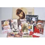 KÄTHE KRUSE Jahreskalender + Kataloge Puppenkoffer mit Käthe Kruse Jahreskalender, K