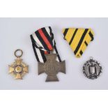 Los 3 Orden WKI 1 Ehrenkreuz für freiwillige Wohlfahrtspflege 1914-1917, vergoldet, 1