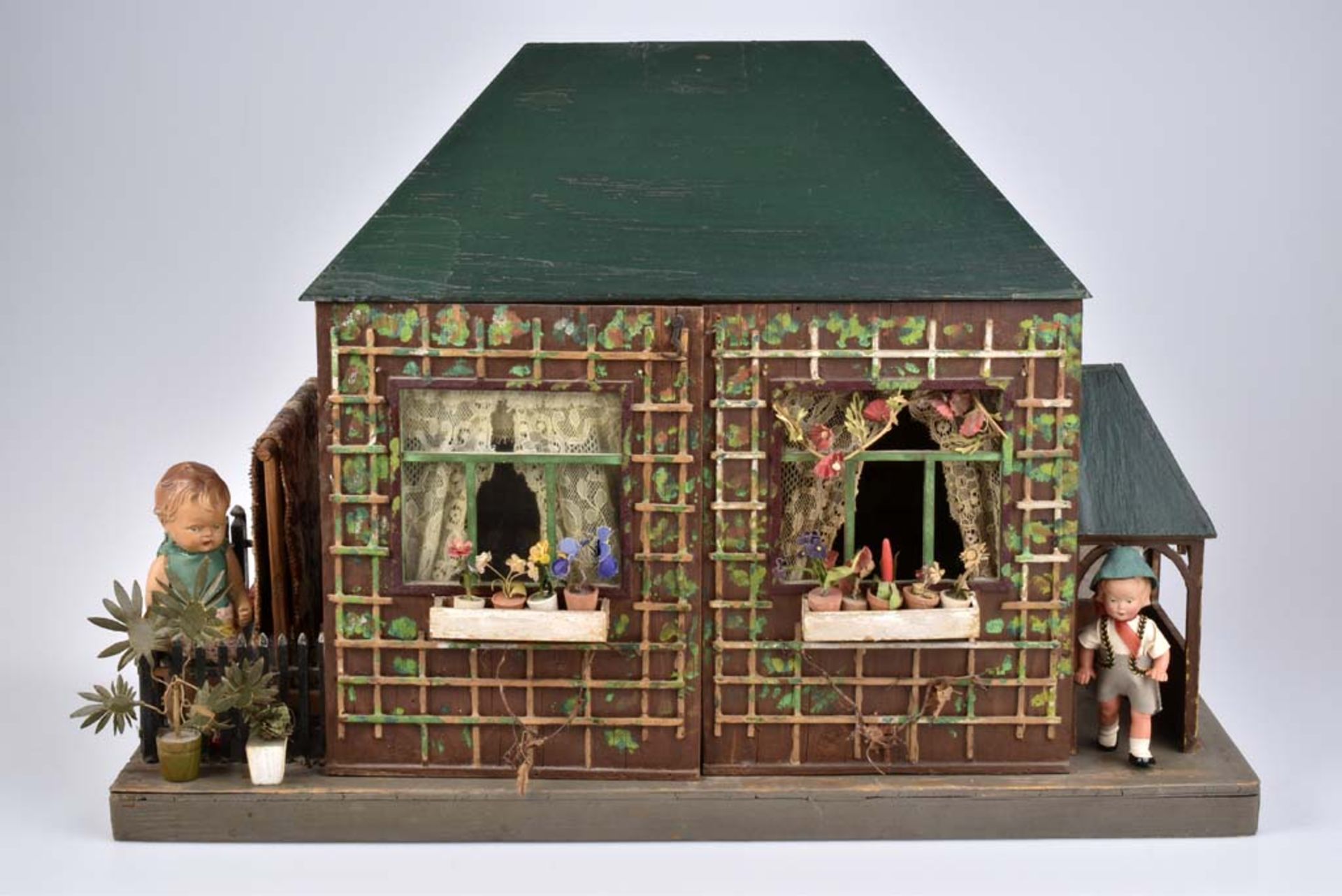 Schönes Puppenhaus - Bauernhaus Holz, auf Grundplatte, 58x34 cm, H 42 cm, farbig bema - Image 3 of 4