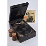 ELECTROLA Koffergrammophon um 1920, Germany, Holzkoffer mit schwarzen Kunstleder bezog