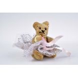 STEIFF kleiner Teddy 30/ 40er Jahre, im Hochzeitskleid, Mohair, 9 cm, 5-fach geglieder