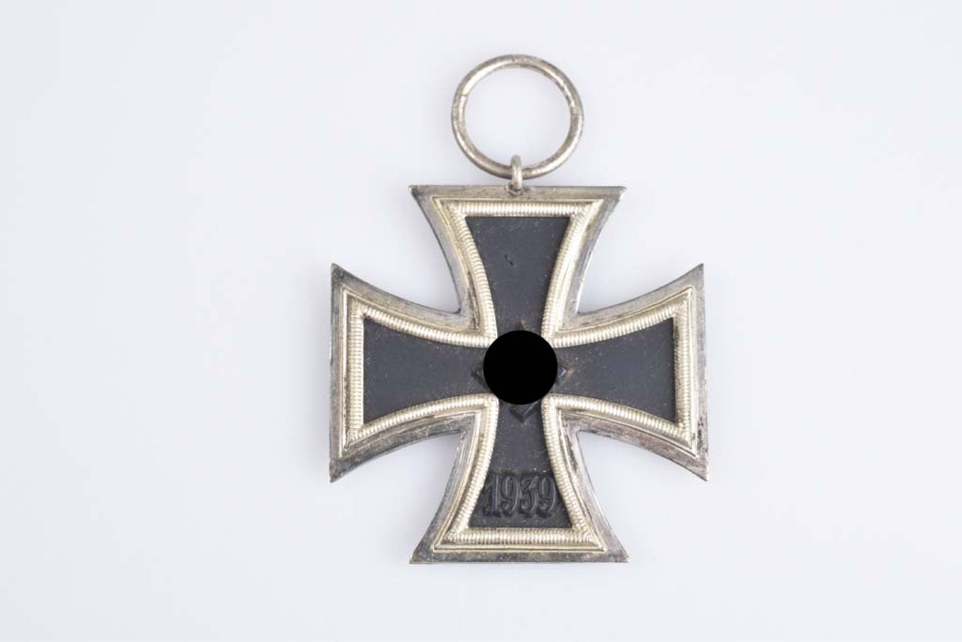 WK II Eisernes Kreuz 2. Klasse ohne Hersteller, Eisenkern, frostversilbert, orig. Urku - Image 2 of 3