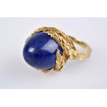 Damenring mit Lapislazuli Gelbgold 750, 9,3 g, mit einem Lapiscabochon, RG 55