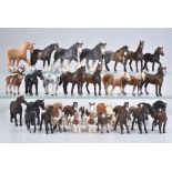 SCHLEICH 33 Aufstellfiguren Kunststoff, 7 - 14 cm, darunter 32x Pferde & 1x Hirsch, Z