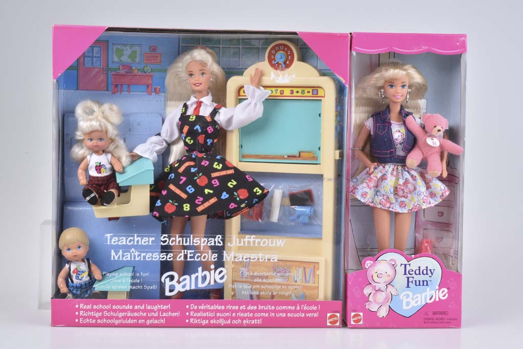 MATTEL Set Teacher Schulspass + Teddy Fun Barbie Schule spilen macht Spaß - Lehrerin