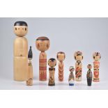 Japanische Kokeshi-Puppen 9 Japanische Holzpuppen, handgeschnitzt, in traditioneller B