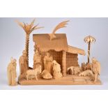 ERZGEBIRGE Krippe mit 12 Figuren Holz, natur, H ca. 27 cm, L 50 cm, B 22 cm, Figuren c