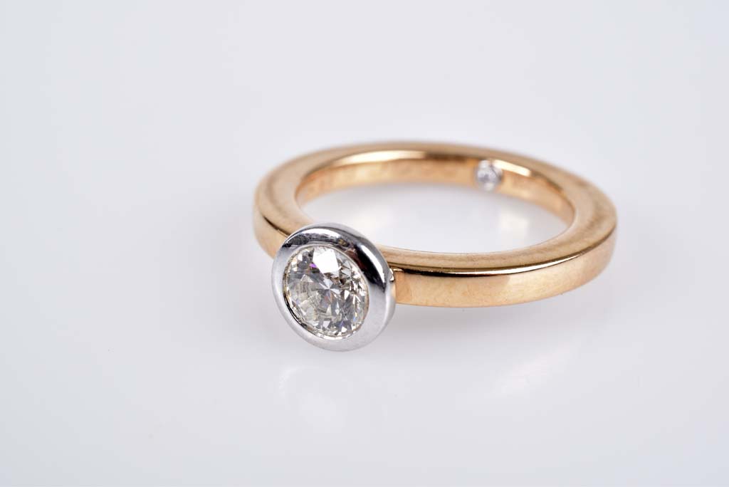 NOOR Moderner Solitär-Diamant-Ring NOOR EXCLUSIVE - Eternity, 750 Rotgold / Weißgold - Image 2 of 2