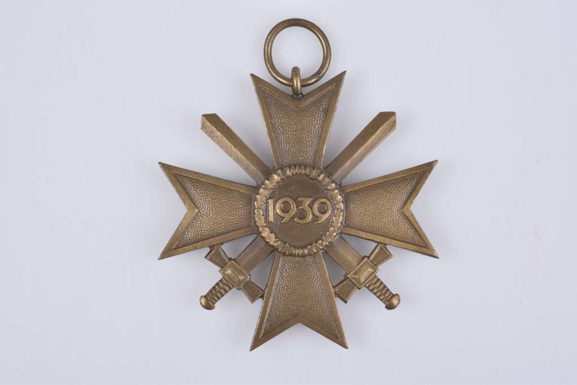 WK II Kriegsverdienstkreuz 2. Klasse mit Schwertern Urkunde ausgestellt im Felde, 02.0 - Image 3 of 3