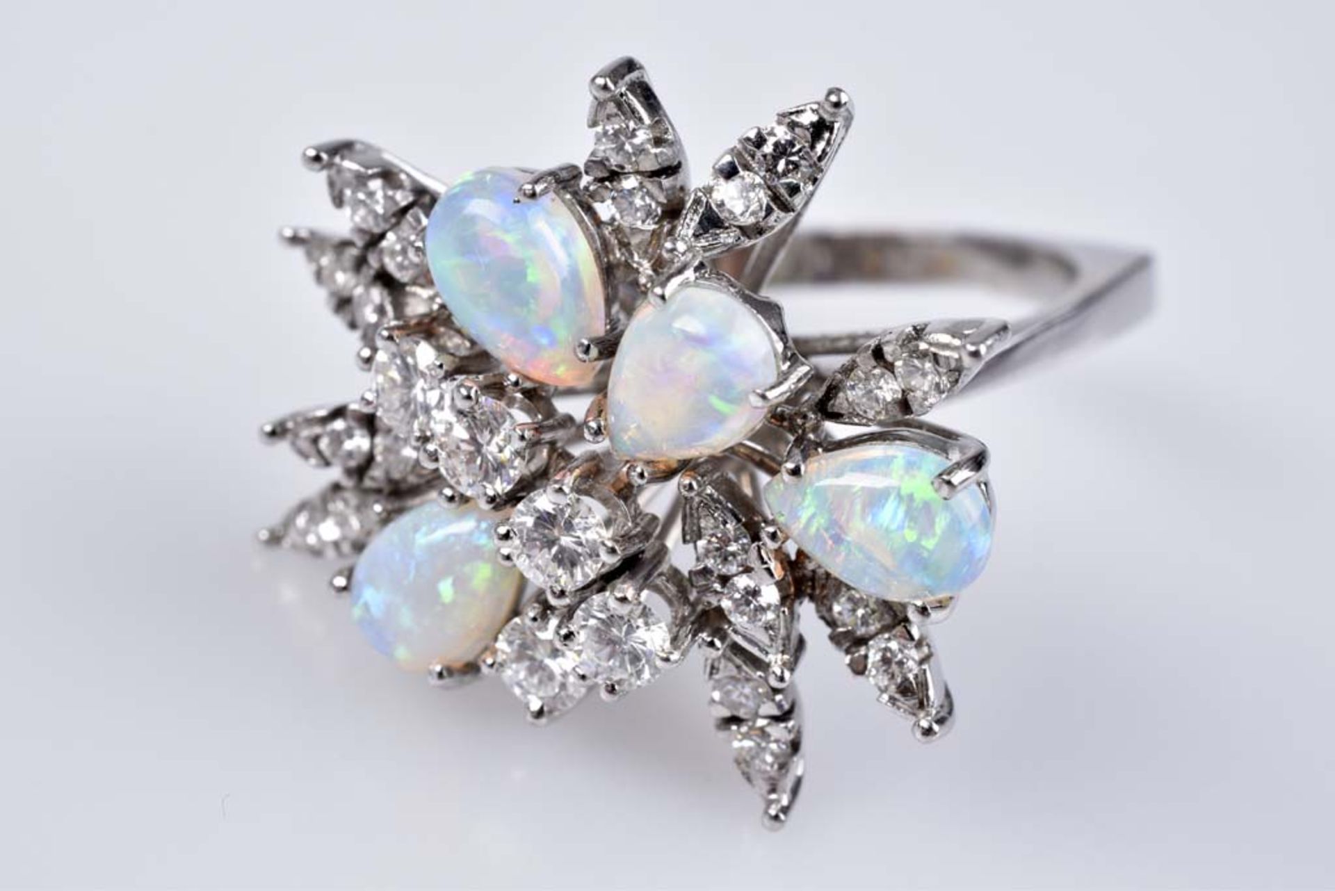 Opulenter Opal-Brillant-Ring
