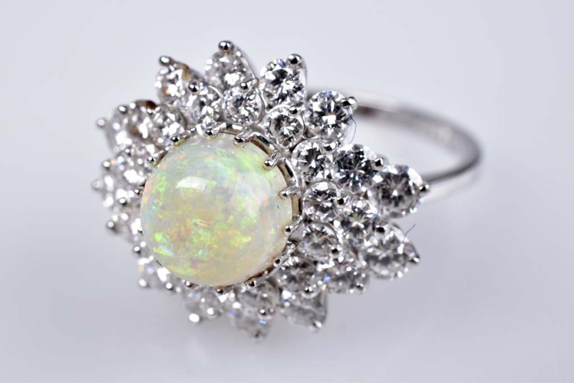 Luxuriöser Opal-Brillant-Ring