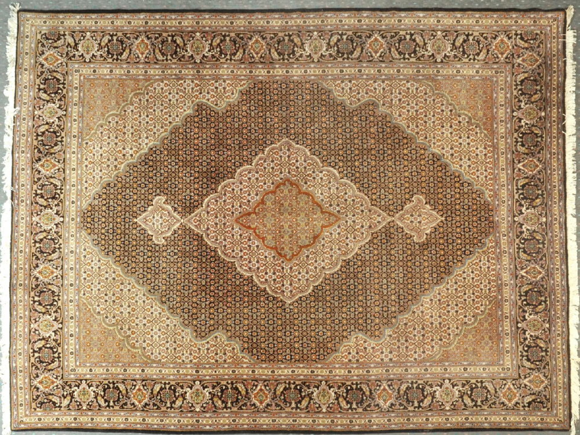 Kork-Mahi-Täbris, Persien, 204 x 295 cm