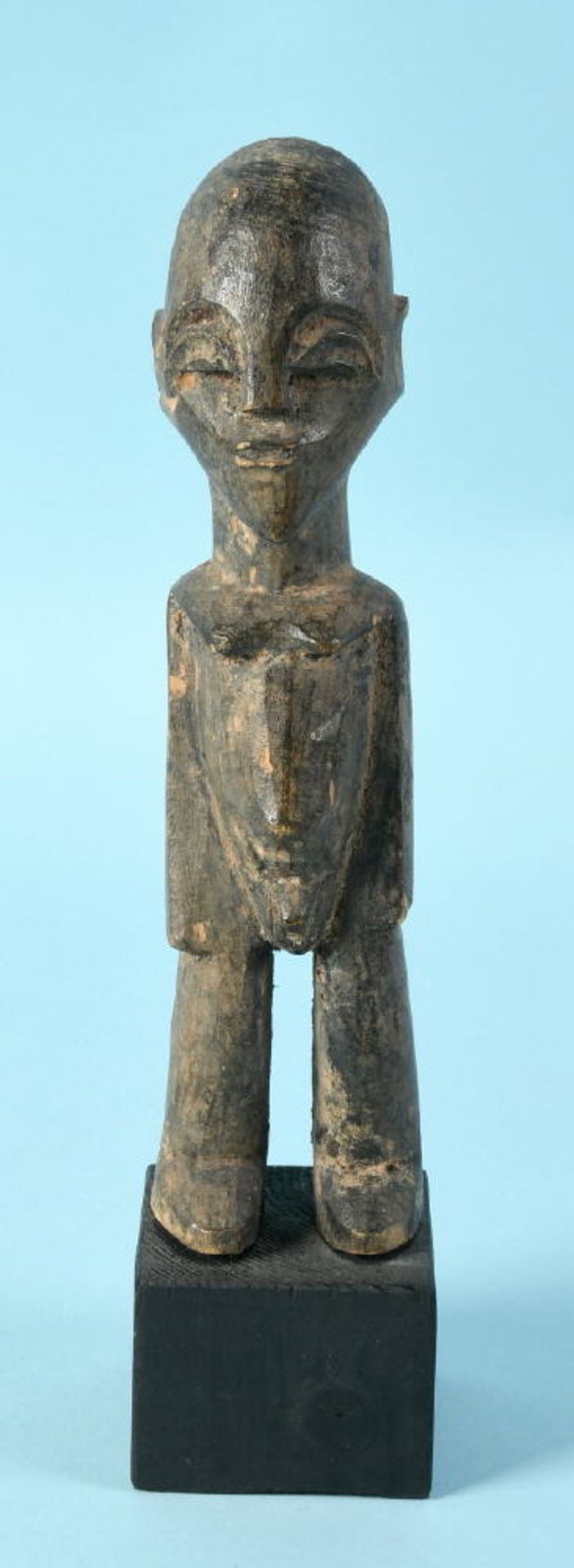 Afrikanische Kultfigur - Stehende männliche Figur