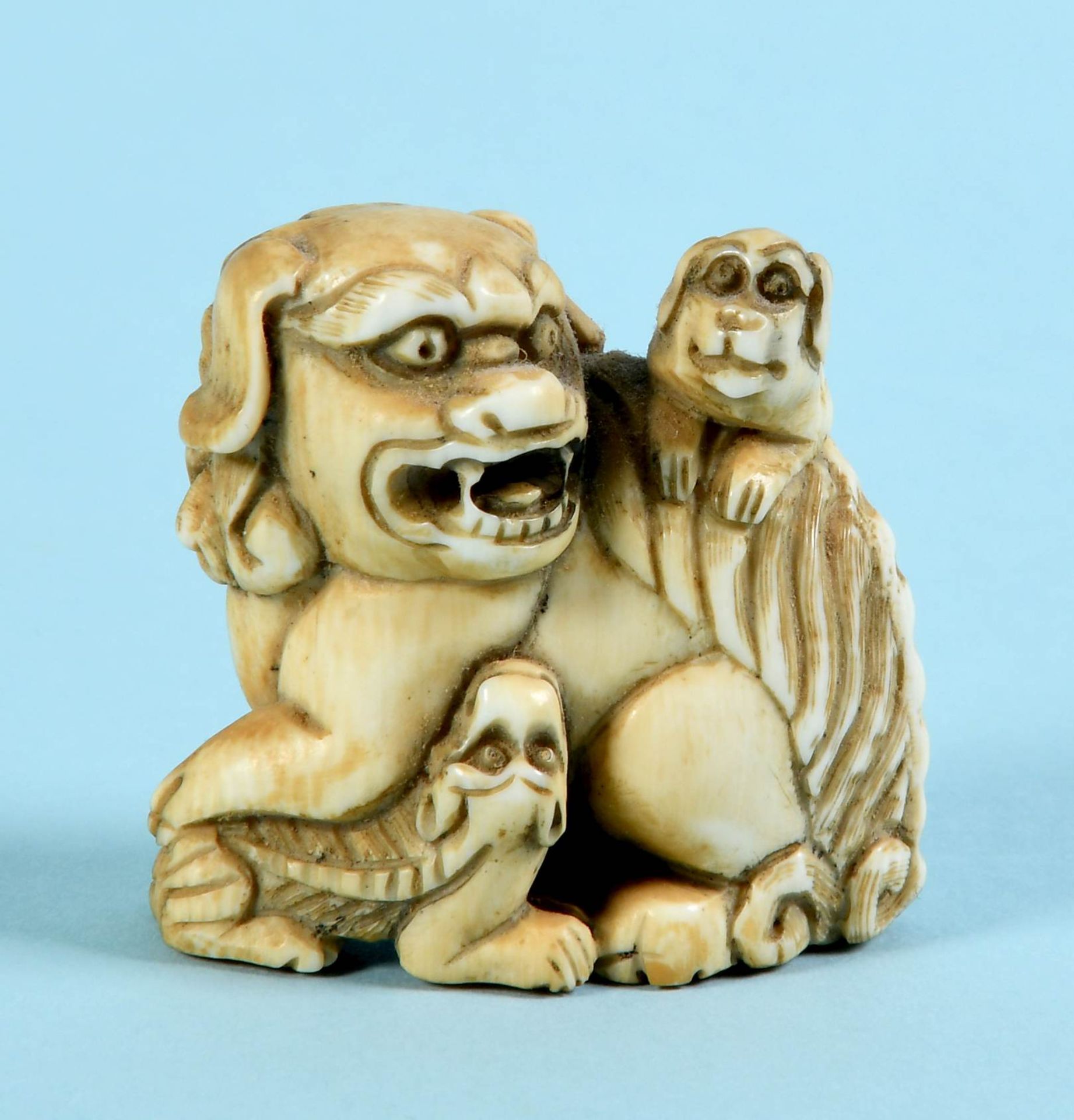 Netsuke - Fo-Hund mit Welpen