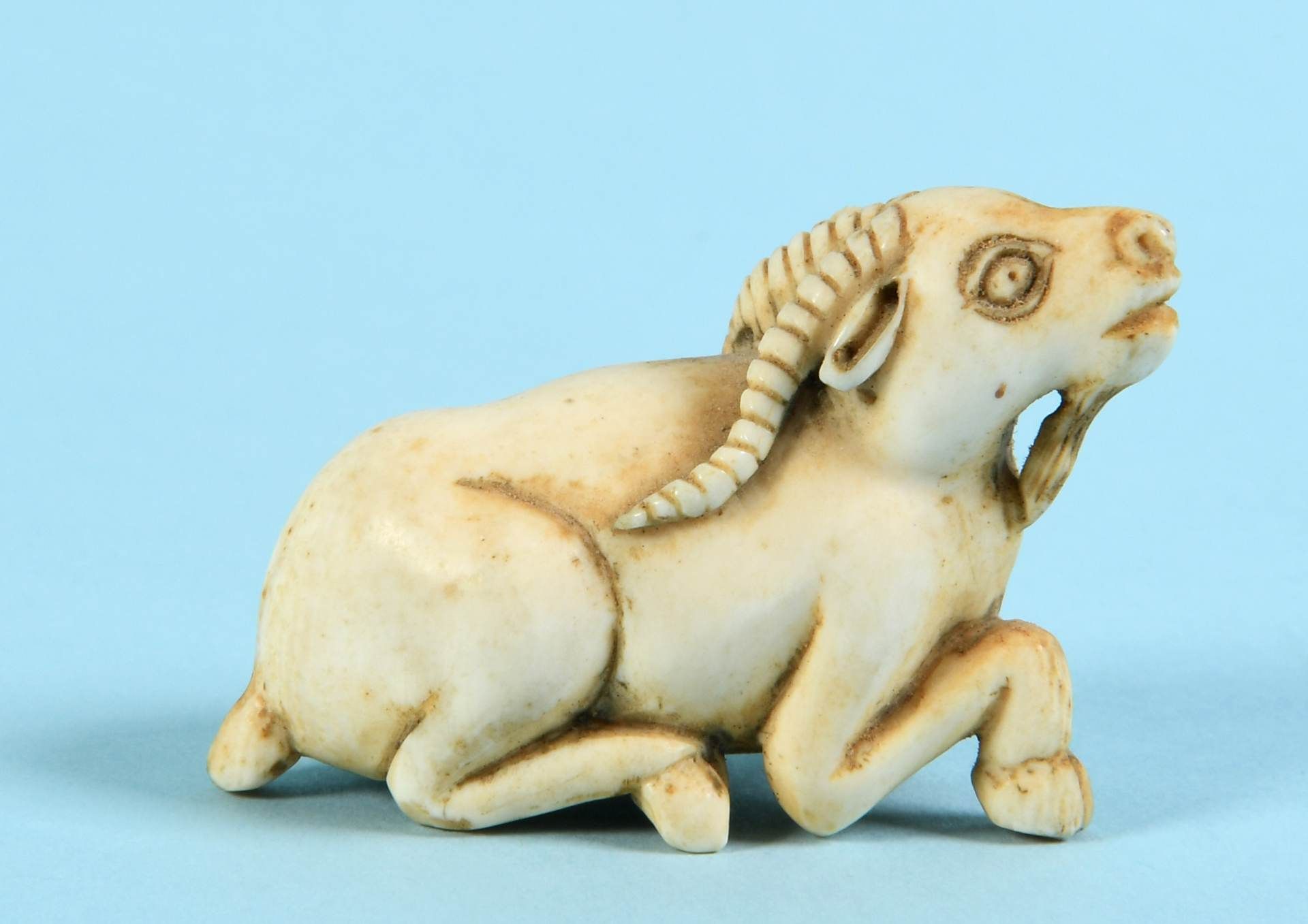 Netsuke - Liegende Ziege