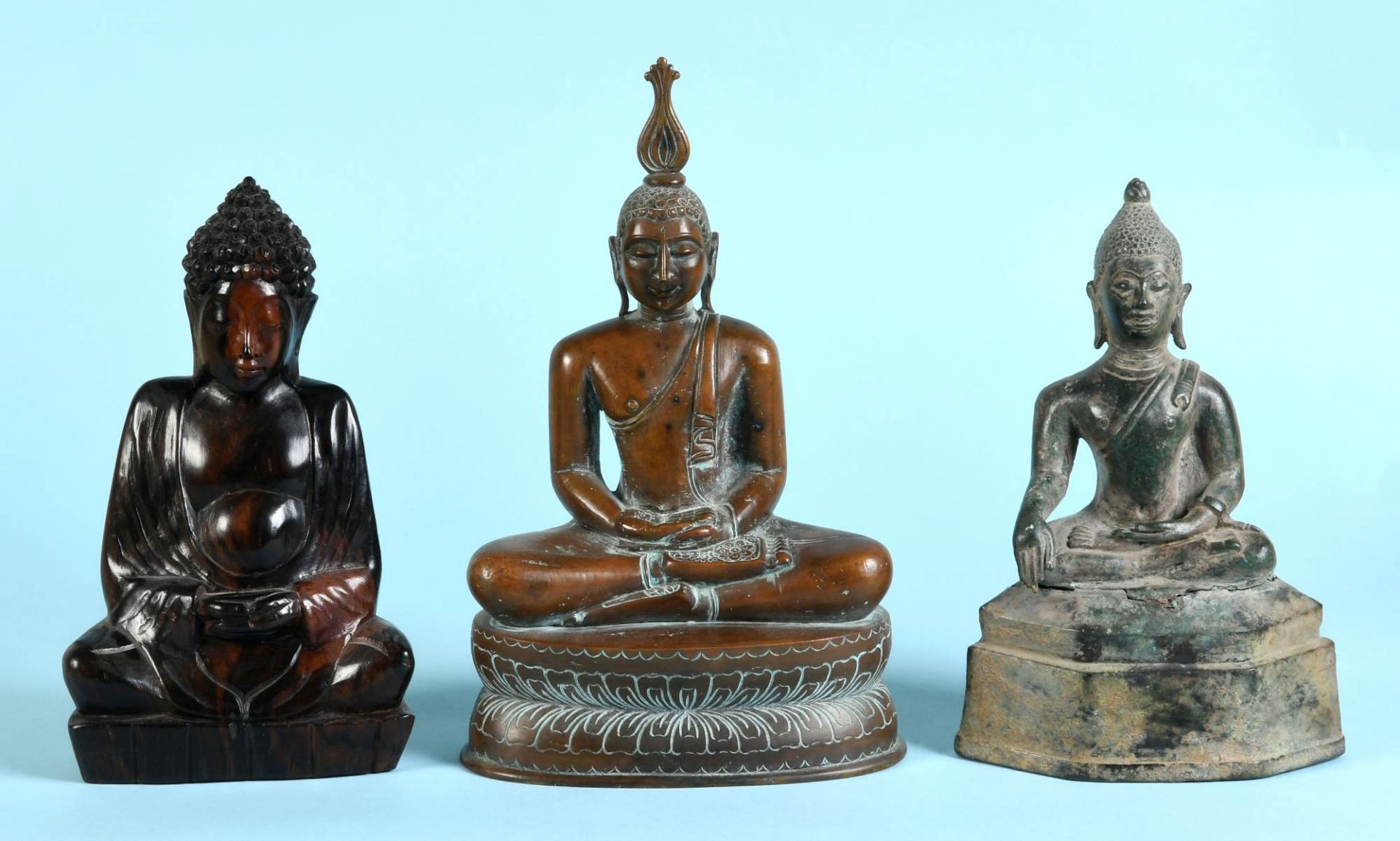 Sitzende Buddhas, 3 Stück