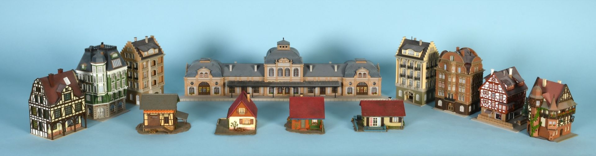 Eisenbahnzubehör - Modellhäuser, 12 Stück