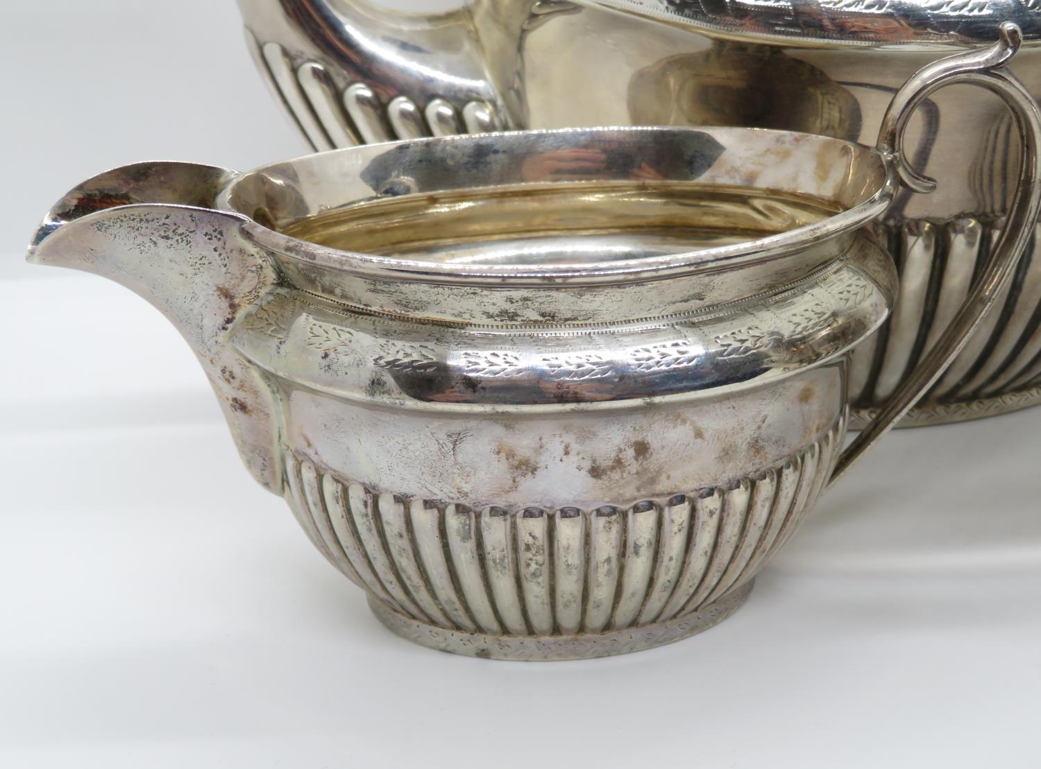 Walker and Hall HM silver tea set 3 pieces 1066g - Image 2 of 6