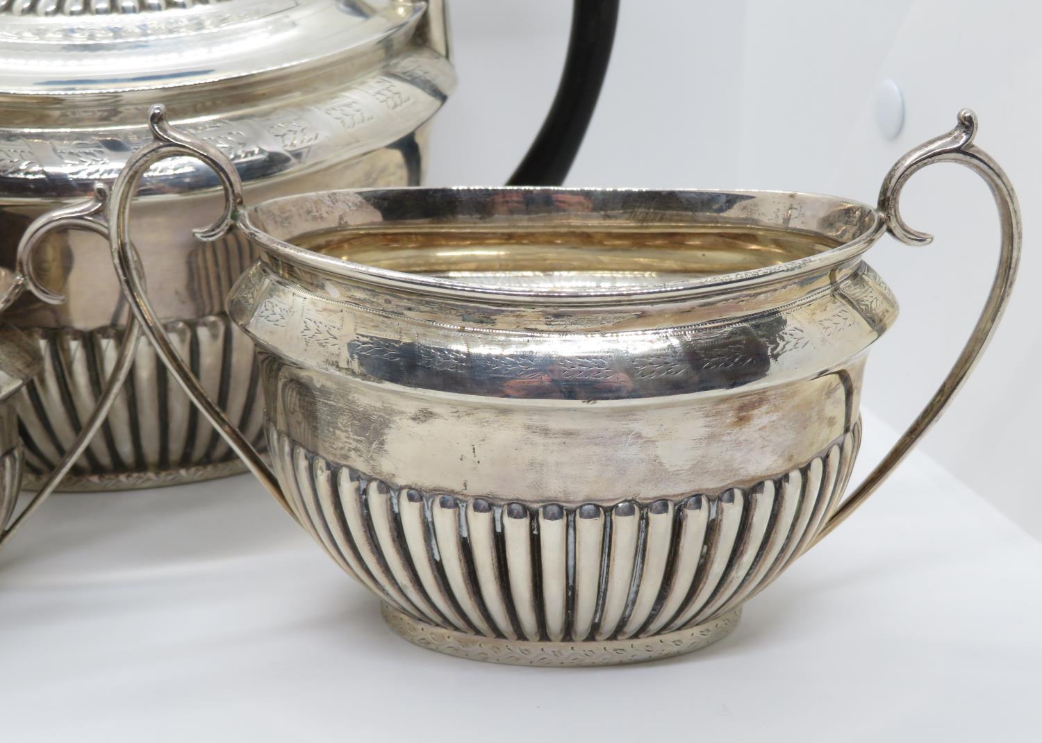 Walker and Hall HM silver tea set 3 pieces 1066g - Image 3 of 6