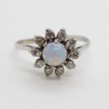 Pretty 18ct opal and diamond ring 2.8g size Q