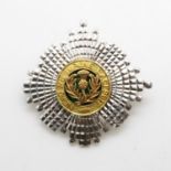 Quality two colour gold Scot's Guard sweetheart brooch 9.1g