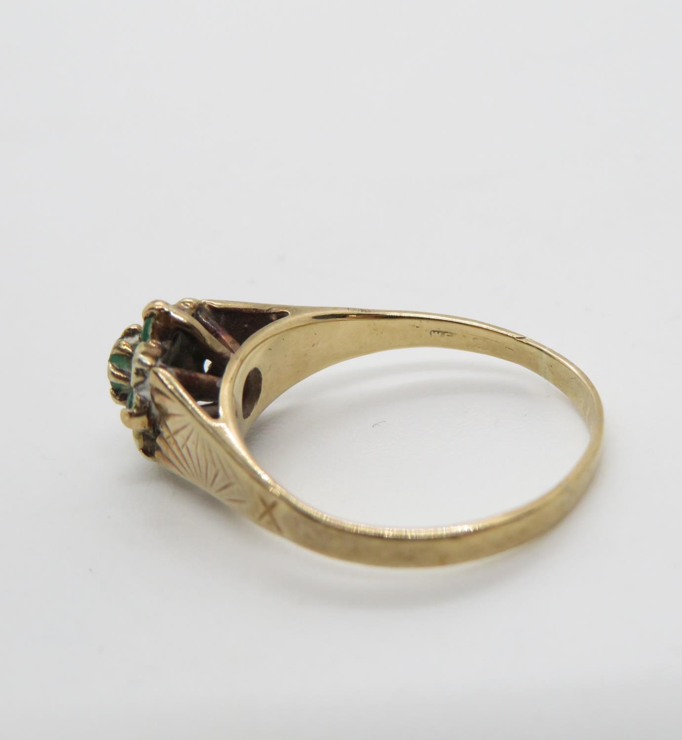 2.6g 9ct gold emerald stones size N ring - Image 3 of 3