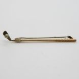 1.4g 9ct gold club brooch approx 2.5" long