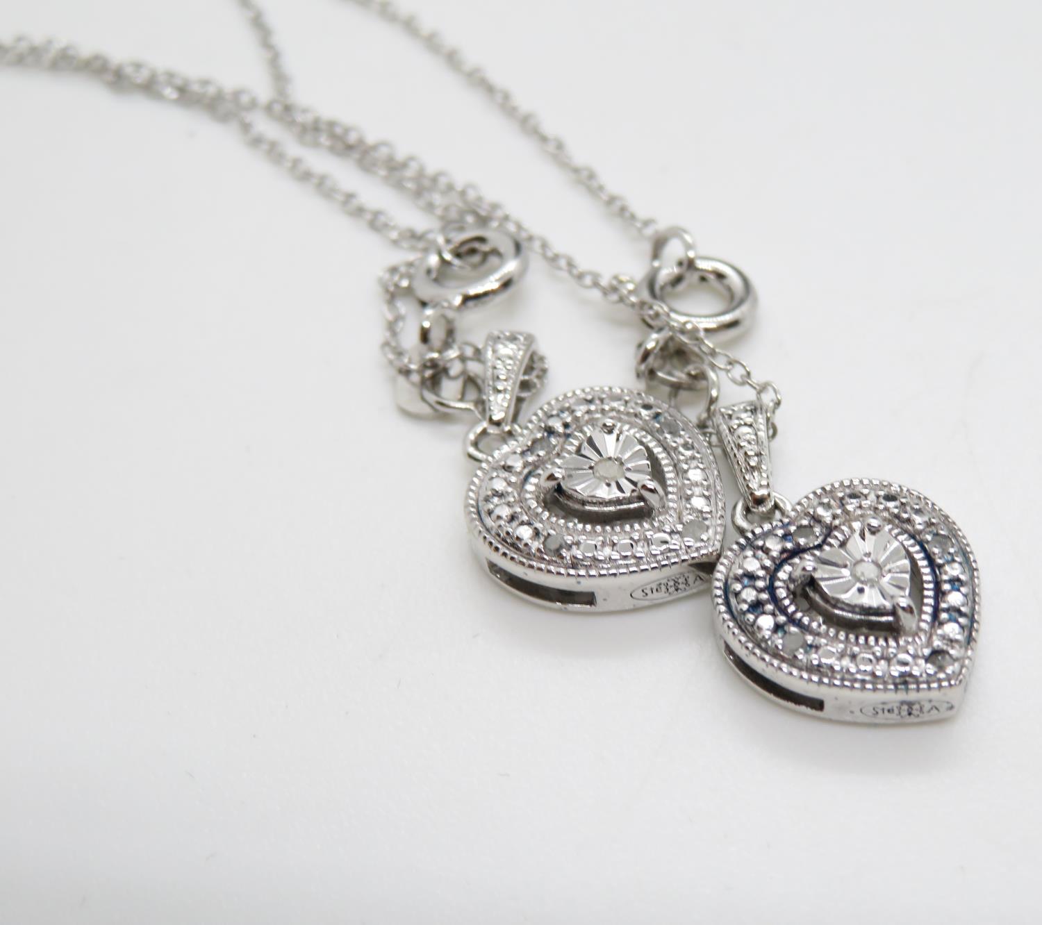 925 stamped silver 2x heart diamond chip pendant on silver chain, cased - Image 2 of 3