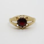 Hallmarked 9ct gold garnet ring size Q