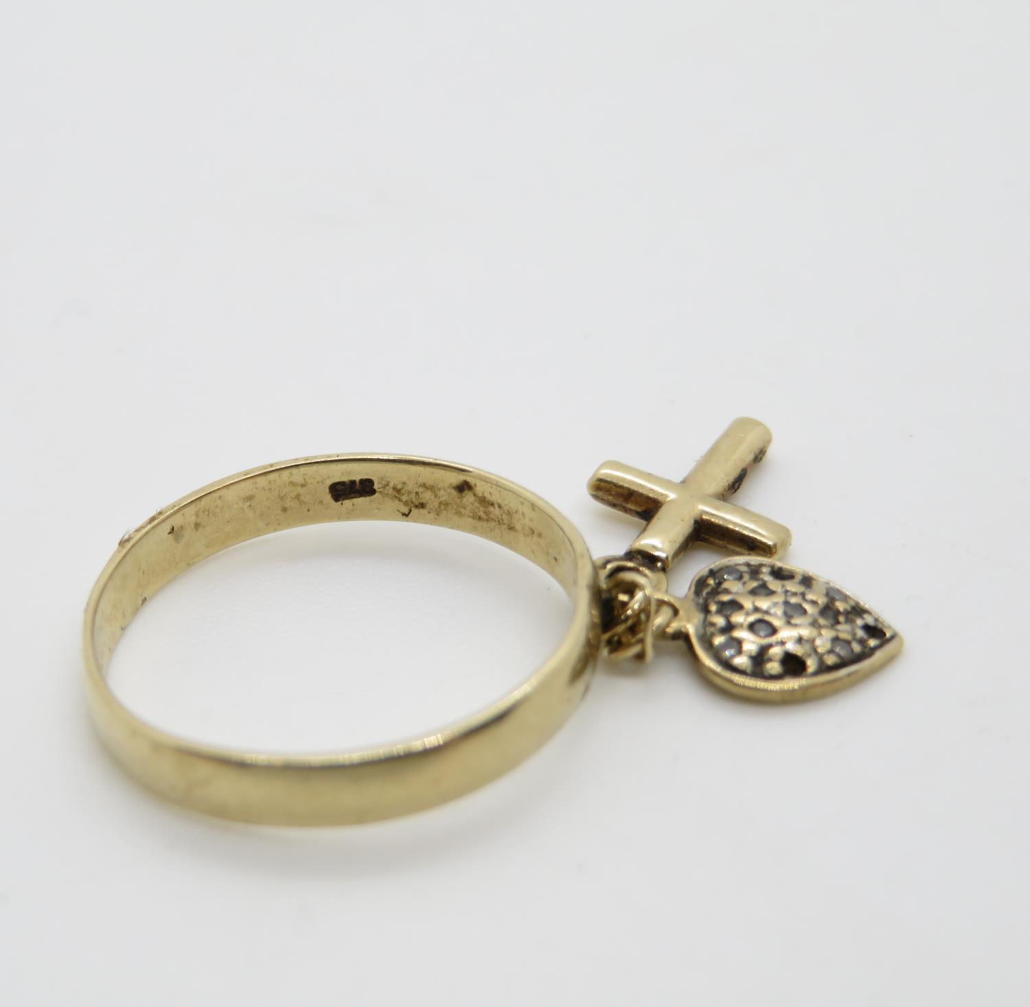 2.1g 9ct gold charm ring size N - Image 3 of 3