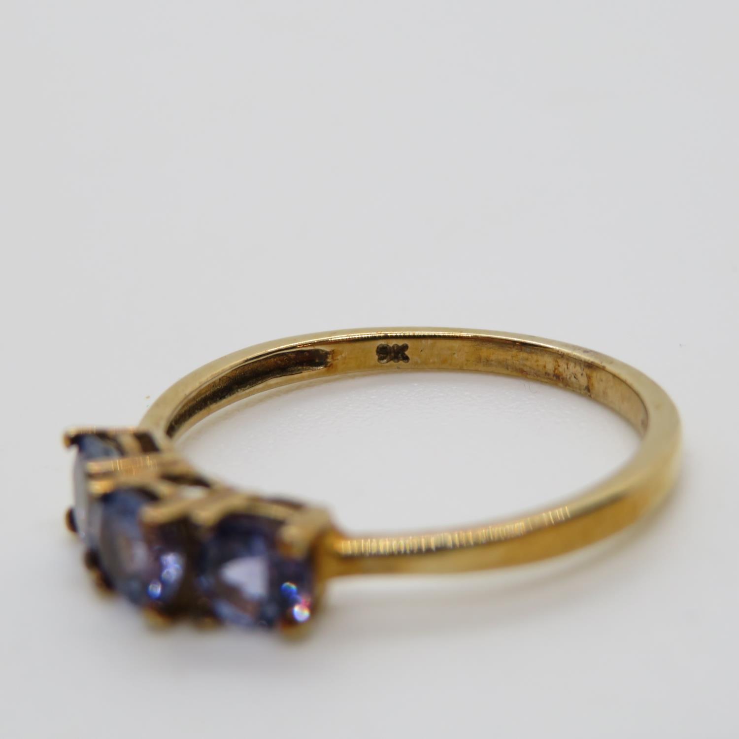 9ct gold ring 1.6g size O with possibly Tanzanite stones - Image 2 of 2