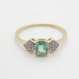 9ct gold emerald ring 1.9g size U