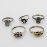 Collection of 4x silver rings and 1x silver and gold ring