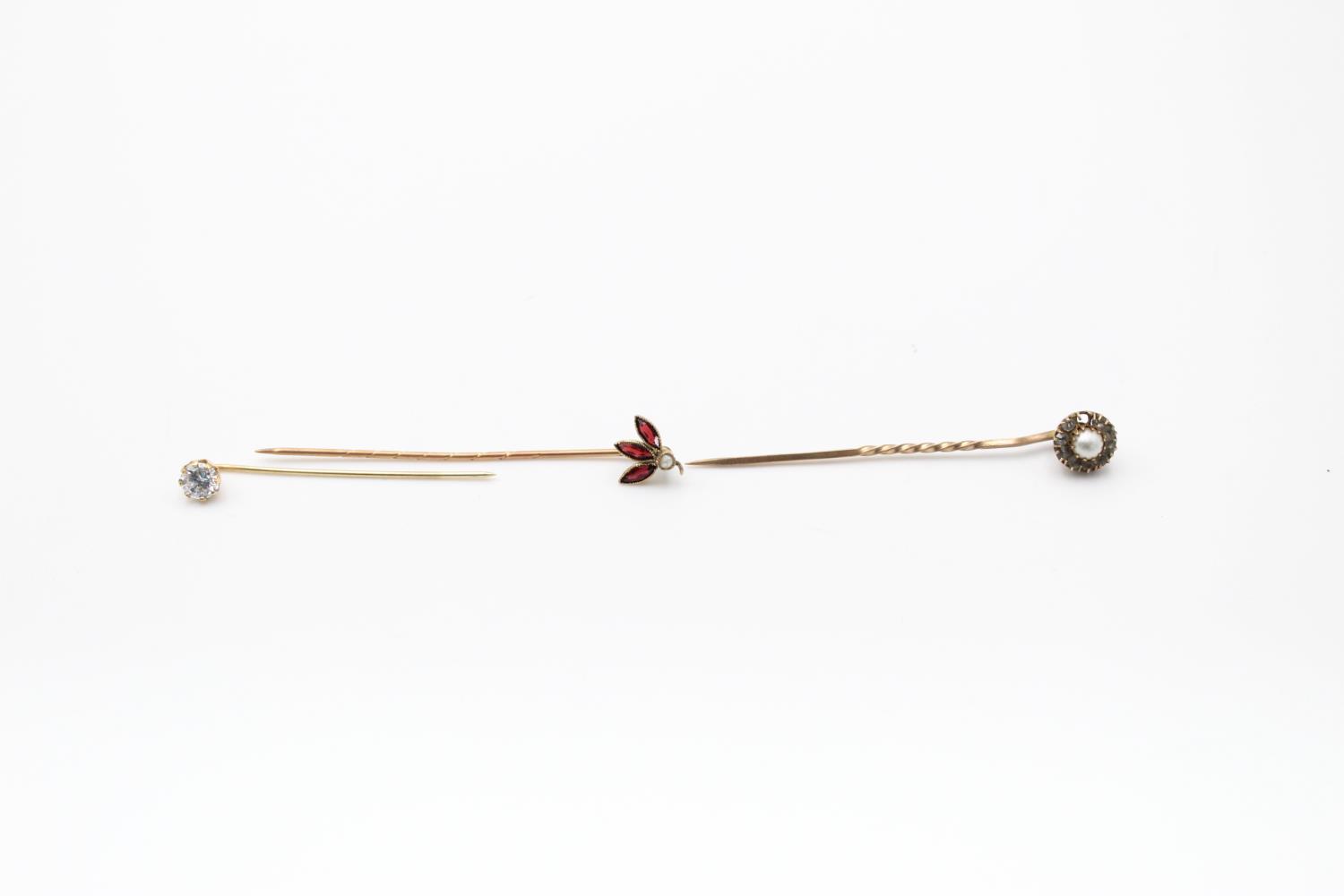 3 x antique 9ct gold stick pins inc garnet, seed pearl 2.7g
