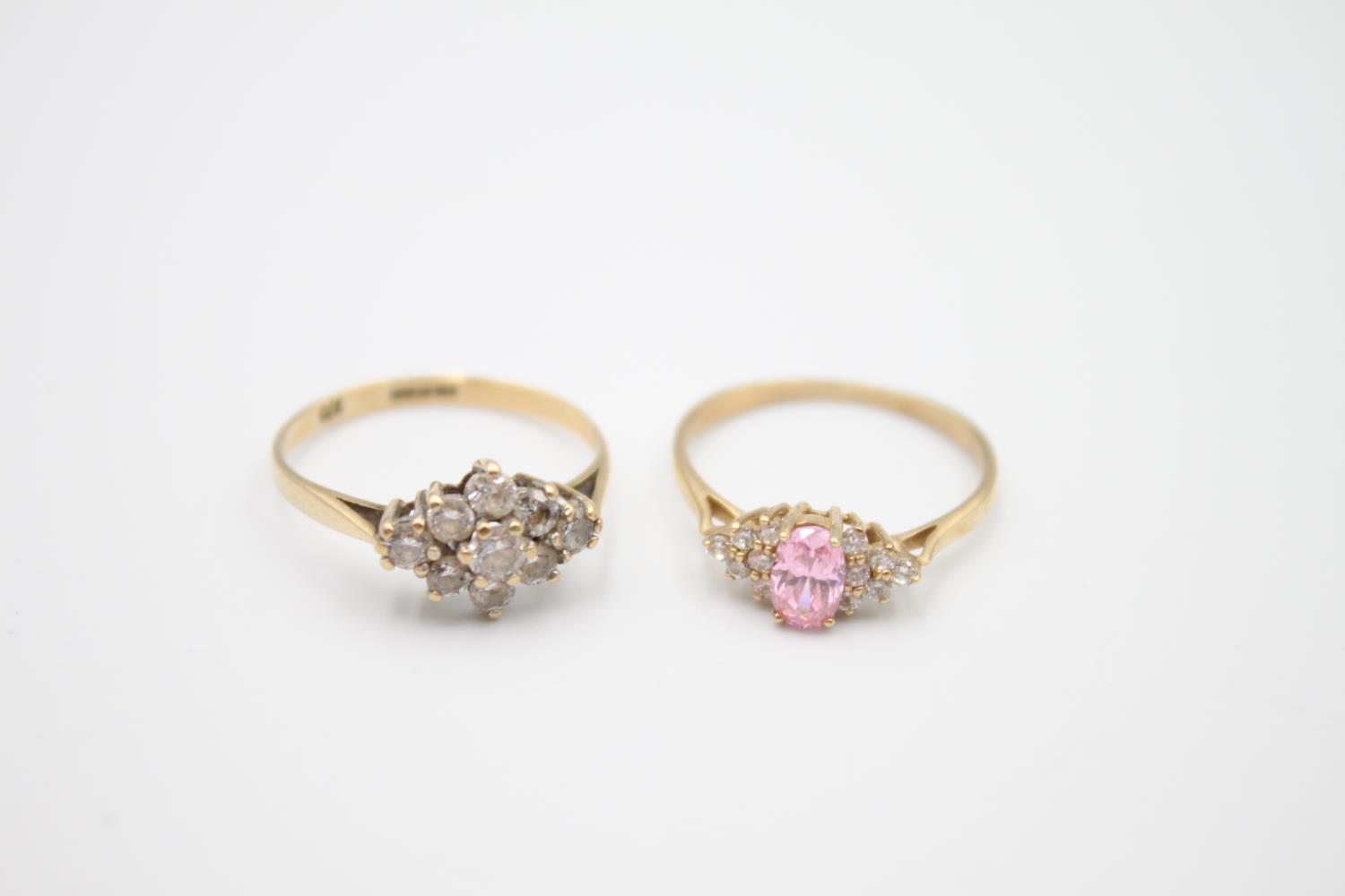 2 x 9ct gold gemstone rings inc cluster 3.5g Size P on the left and size O on the right