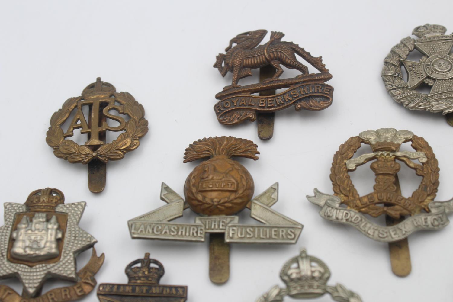 15 x Assorted Vintage MILITARY Cap Badges Inc Tank Regiment, Canadian, Welch Etc - Image 3 of 9