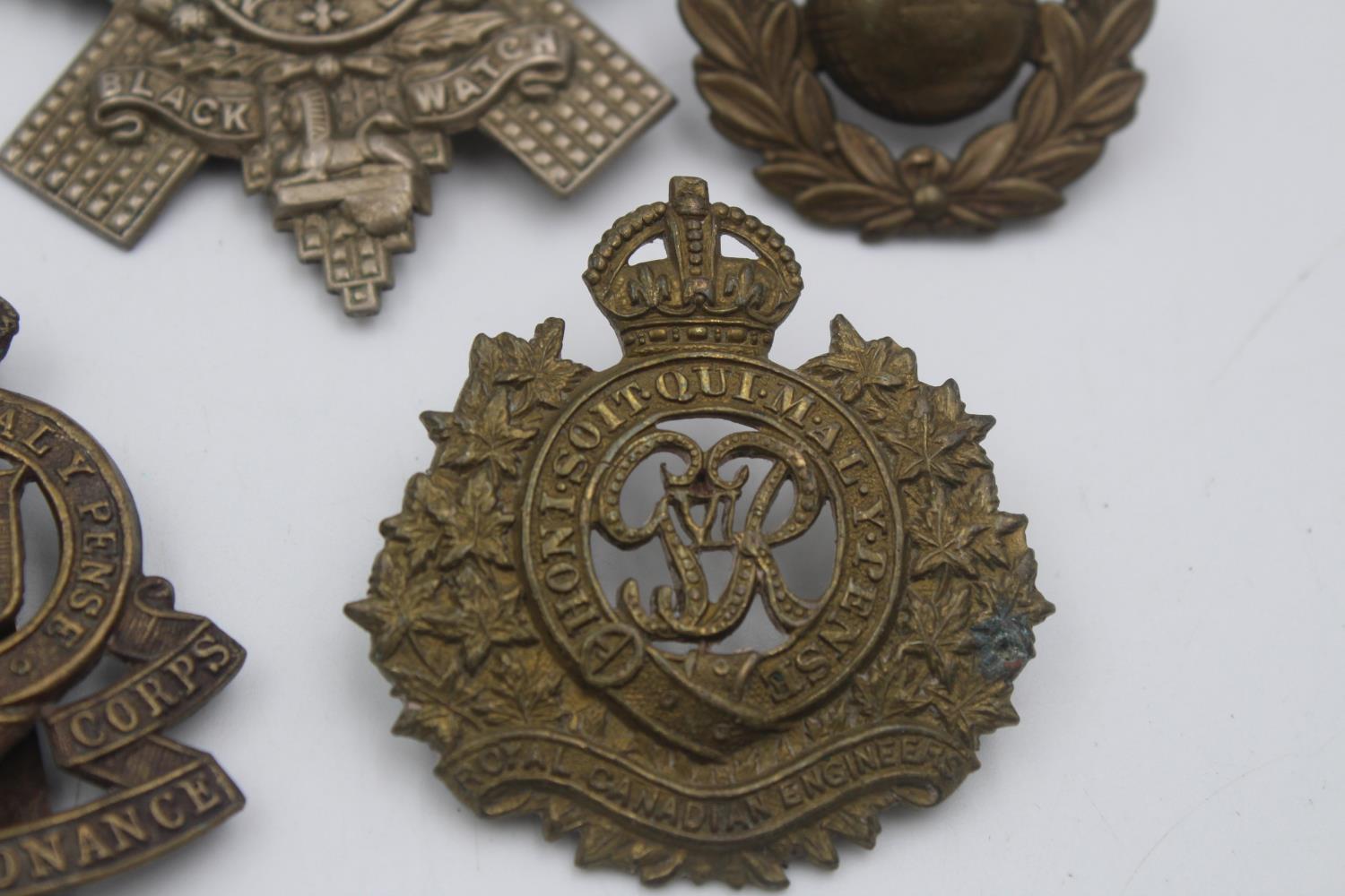 15 x Assorted Vintage MILITARY Cap Badges Inc Tank Regiment, Canadian, Welch Etc - Image 8 of 9