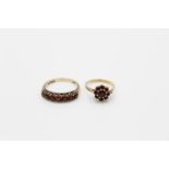 2 x 9ct gold garnet rings inc 7 stone, cluster 4.1g Size O & H