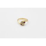 18ct gold stylised ruby & gemstone ring 3g Size L