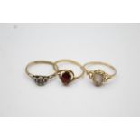 3 x 9ct gold stone set rings inc garnet 3.9g Size N, M & L